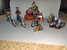 Motorräder, Blechspielzeug, Konvolut, 9 Stück, China, Japan  und andere