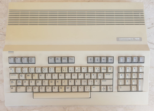 Commodore 128 funktioniert - commodore, "funktioniert"