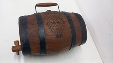 Kleines antikes Holzfass für