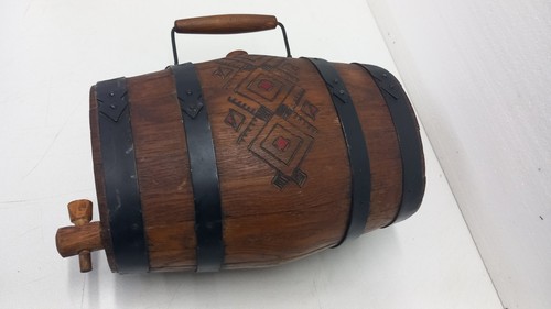Kleines antikes holzfass für - holzfass,