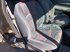 Renault Clio II orig Sitz vorn rechts 3-türer Beifahrersitz klappbar Bj 2005