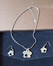 AMWAY boutique - Damen-Schmuck-Set - Kette und Ohrringe - Modeschmuck