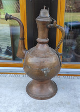 Große alte Kupferkanne