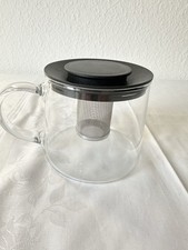 Kleine Glas-Teekanne mit