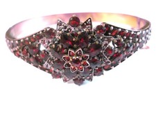 Antiker Armreif mit Granat