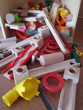 Kiste voll mit Bauelementen