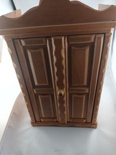 Puppenkleiderschrank,Holz, v. unserem Opa selbst gebaut, 2 Türen, 1 Keiderstange