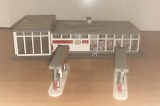 H0 Tankstelle Kibri 1960er , 2 Zapfsäulen ESSO, Retro, selten, s. guter Zustand