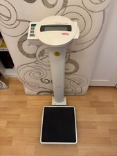 Seca 799 Elektronische Säulenwaage 200kg Tragkraft BMI-Funktion Batteriebetrieb