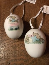 1 Set Formano Eier, Porzellan Osterhasen Aufhängung 8 cm Ostern Hasen Gras Neu