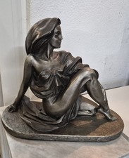 Skulptur Figur Frau Danel