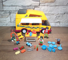 Playmobil: Gelbes Wohnmobil mit Figuren und Zubehör
