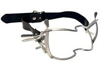 BDSM Metall Bondage Mund