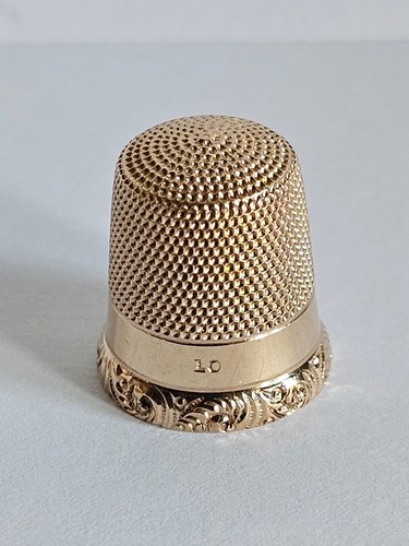 Antiker fingerhut aus karat - aus,