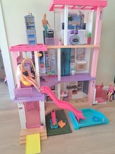 Barbie-Traumhaus, 3 Stockwerke hoch! Licht, Sound und viel Zubehör,