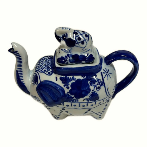 Elephant teapot blue white - teapot,,