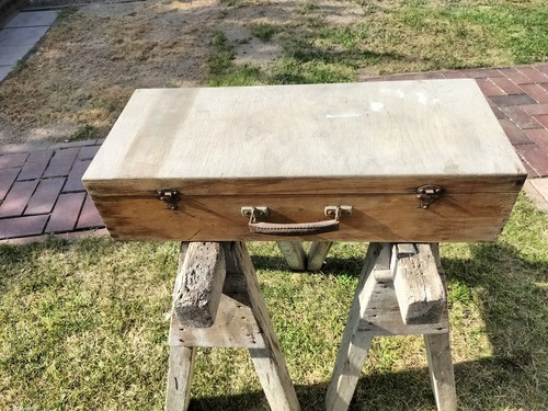 Alte holzkiste mit deckel x - alte,