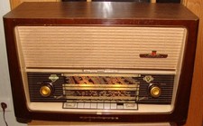 Röhrenradio  Nordmende Carmen U18, funktioniert gut.