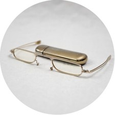 Klappbare japanische Lesebrille mit Etui / Farbe Roségold