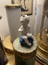 Schwarza-Saalbahn E.&A. Müller, Putto mit Apfel Porzellan Skulptur 1895-1910