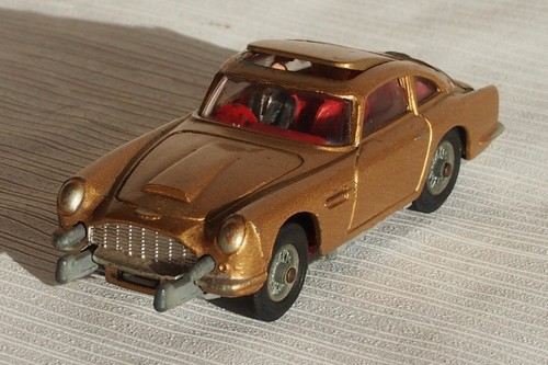 Aston martin james bond - db,