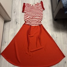 Roter Satin Rock Mit Shirt Rot