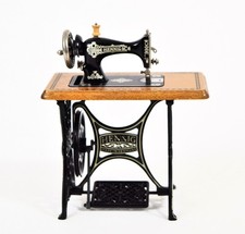 BODO HENNIG NÄHMASCHINE für