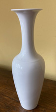 KPM Vase ASIA, klein, weißes Porzellan, 1. Wahl, intakt, 28 cm hoch