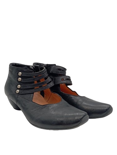 Think cut out - think!, cut-out-stiefeletten