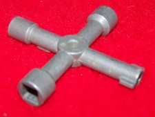 Universalschlüssel Vierkant Dreikant Schlüssel Schaltschrankschlüssel Elektro