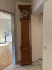 Antike Standuhr aus massivem Holz – läuft einwandfrei