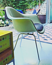 Herman Miller Eames Fiberglass Armchair DAX mit Sitzpolster