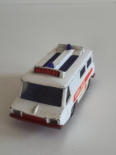 Corgi motorway ambulance - motorway,