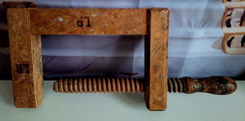 Alte antiker holzzwinge - alte,