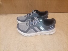 TURNSCHUHE VON ON 46