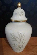 KPM Krister Porzellan  Vase mit Deckel  und Goldrand Ca 1960 er Jahre 