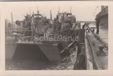 Foto, Kriegsmarine, Vorpostenboot Hirsch am Pier (MJ-46)1025