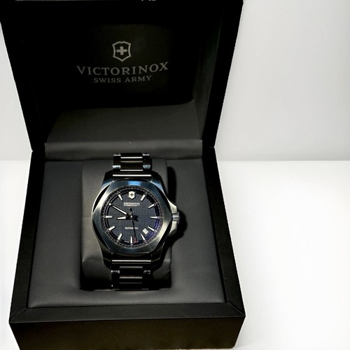 Victorinox x inox - i.n.o.x.,