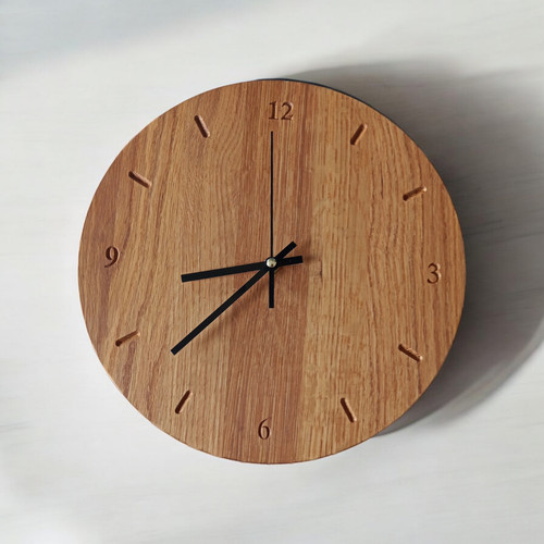 Wanduhr aus eichenholz massiv - aus,