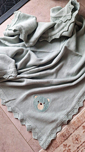 Gestrickte babydecke aus 100 - gestrickte,