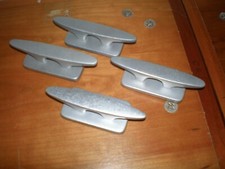 4 Klampen - Festmacher - wohl unbenutzt - Länge 10 cm - Grundplatte 7 x 3,5 cm