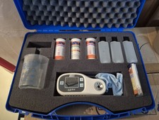 Pflegekoffer von Ariana mit digitalem Kern Refraktometer