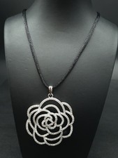 SATINKETTE & ANHÄNGER  PALLADINIERT MIT ZIRKONIA  SCHMUCKJAGD