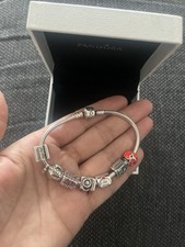 Pandora Armband mit Charms