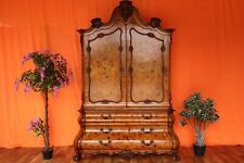 Nr.1982a Annibale Colombo Vitrine Barock Wurzelholz Frontmassiv