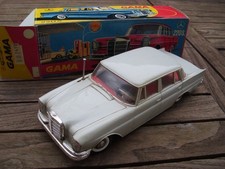 Gama 407  Mercedes 220 S W 111