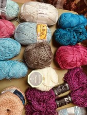 Konvolut Wolle, ganz verschiedene Garne und Lauflängen und Material 700 Gramm,