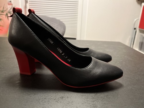 Schwarze pumps mit roter - schwarze,