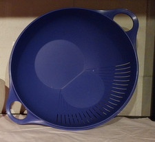 Tupperware_ Maximillian Sieb