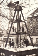 DDR AK Stollberg / Erzg. Weihnachten, Weihnachtspyramide auf dem Markt